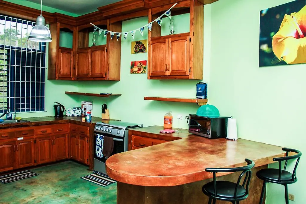 Sunshine Lodge: Your Home Away From Home Montego Bay 0*,  Jamaika