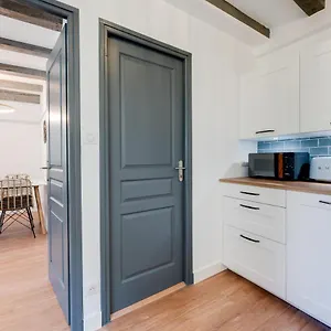 lescale-bleue.hotels-rhonealpes.com/