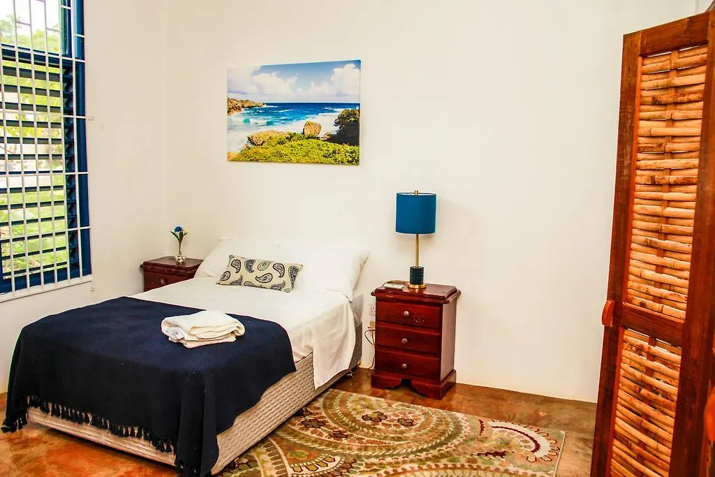 Sunshine Lodge: Your Home Away From Home Montego Bay Holiday home