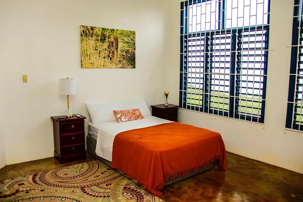Sunshine Lodge: Your Home Away From Home Montego Bay Holiday home