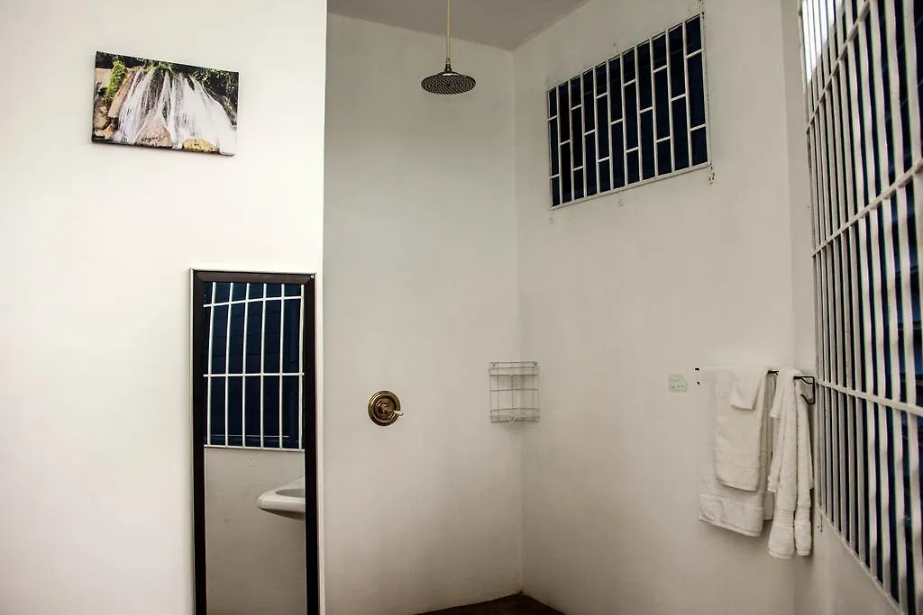 Sunshine Lodge: Your Home Away From Home Montego Bay