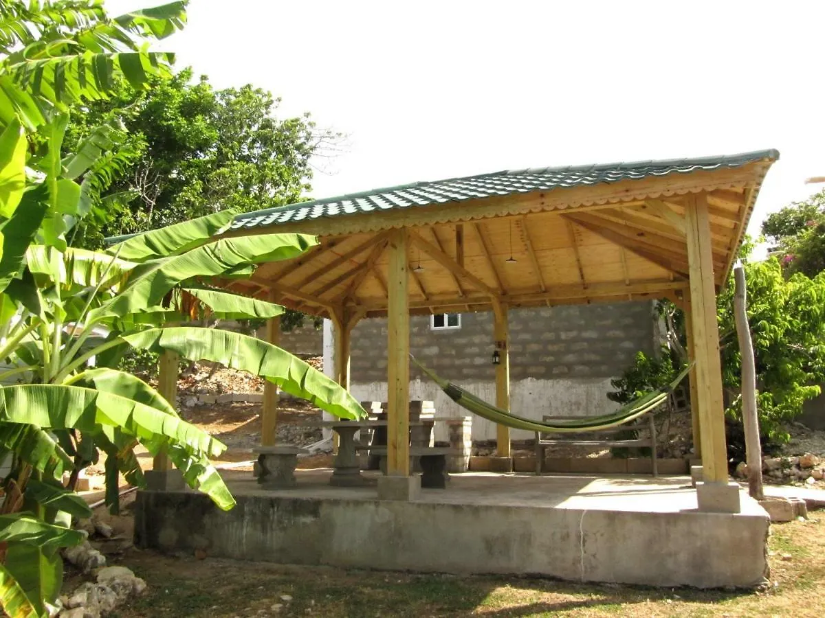 Sunshine Lodge: Your Home Away From Home Montego Bay Holiday home
